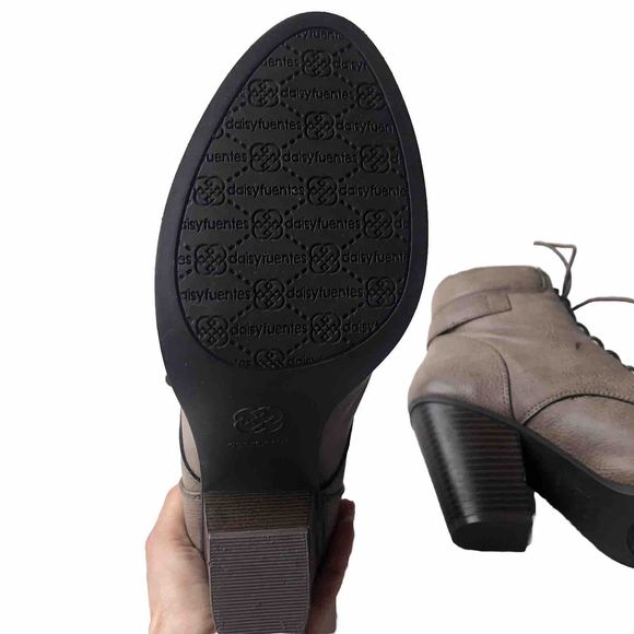 Daisy Fuentes Kloudie Brown Ankle Boots Zip Side Size 10M - Picture 8 of 10